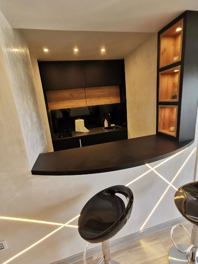 Brend New Luxurious Apartment In Downtown With Free Parking Novi Sad Exterior foto